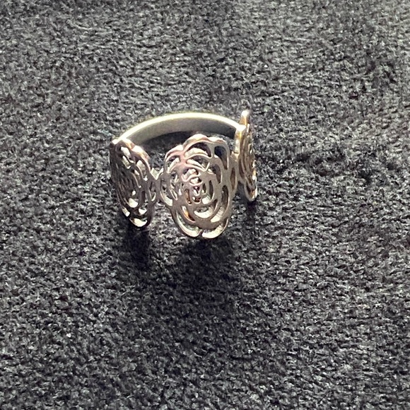 Open Cut Scroll Ring - Picture 1 of 4